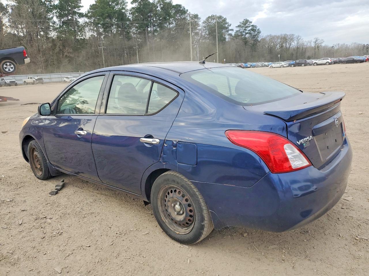 2014 NISSAN VERSA S photo 2