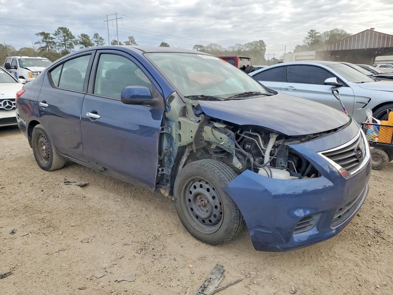 2014 NISSAN VERSA S photo 4