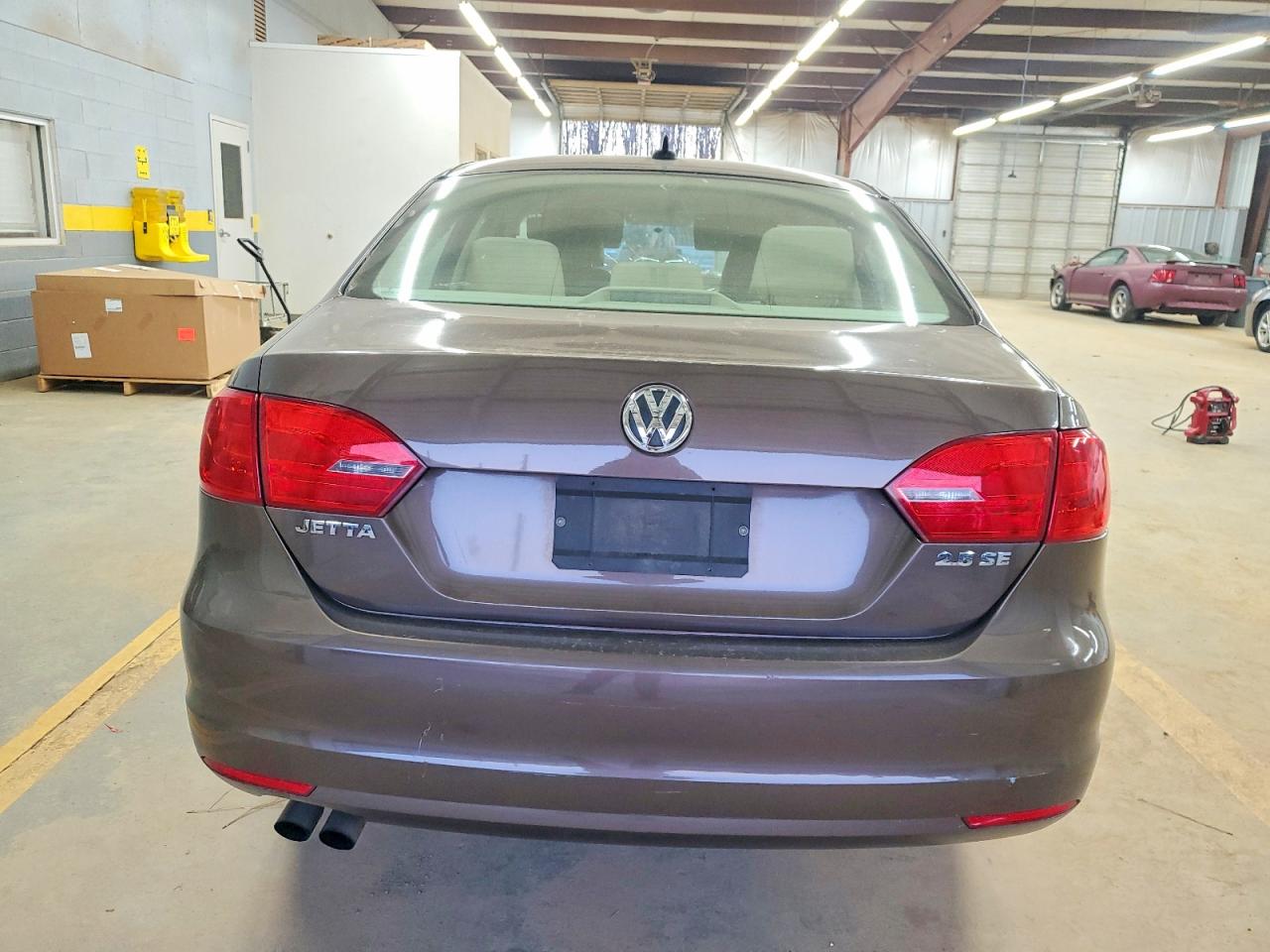 2011 VOLKSWAGEN JETTA SE photo 6