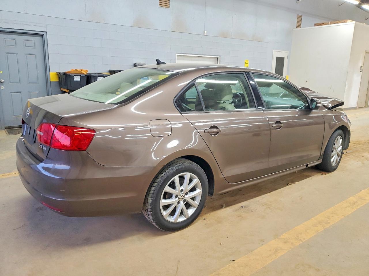 2011 VOLKSWAGEN JETTA SE photo 3