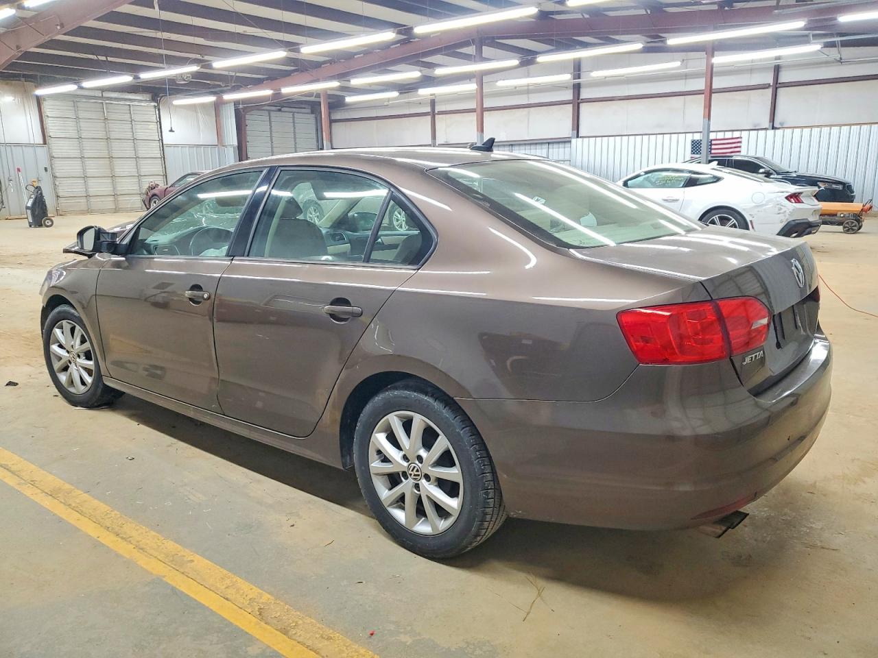 2011 VOLKSWAGEN JETTA SE photo 2