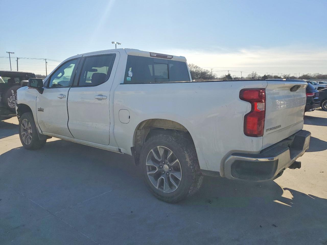 2019 CHEVROLET SILVERADO K1500 LT photo 2