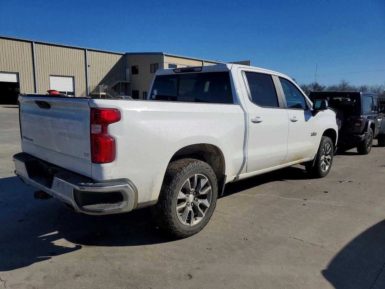 2019 CHEVROLET SILVERADO K1500 LT photo 3
