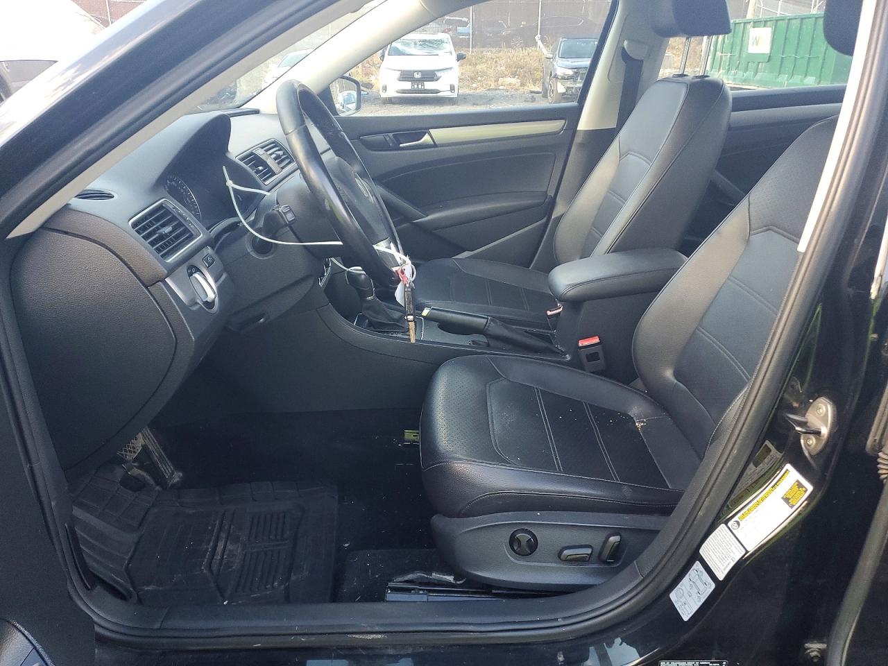 2015 VOLKSWAGEN PASSAT photo 13
