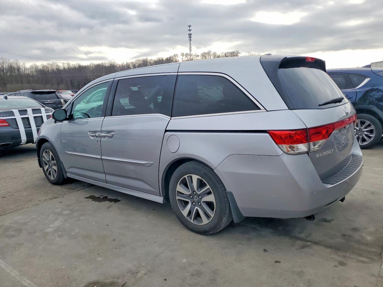 2016 HONDA ODYSSEY TOURING photo 4