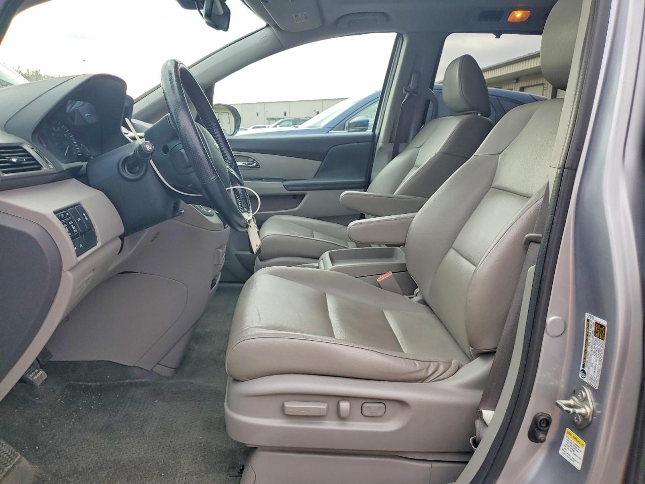 2016 HONDA ODYSSEY TOURING photo 19