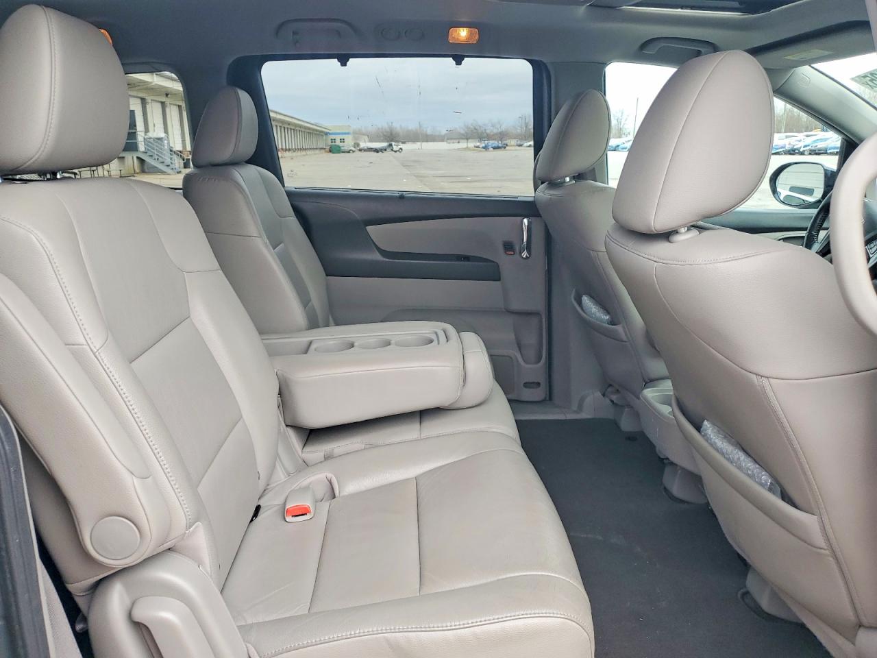 2016 HONDA ODYSSEY TOURING photo 31