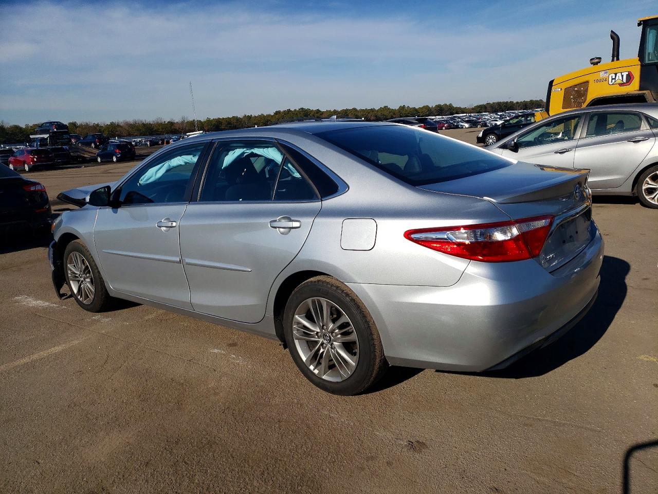 2017 TOYOTA CAMRY LE photo 2