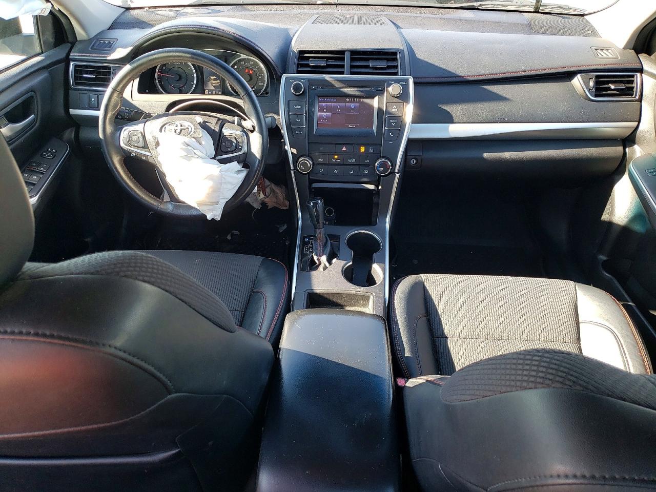 2017 TOYOTA CAMRY LE photo 8