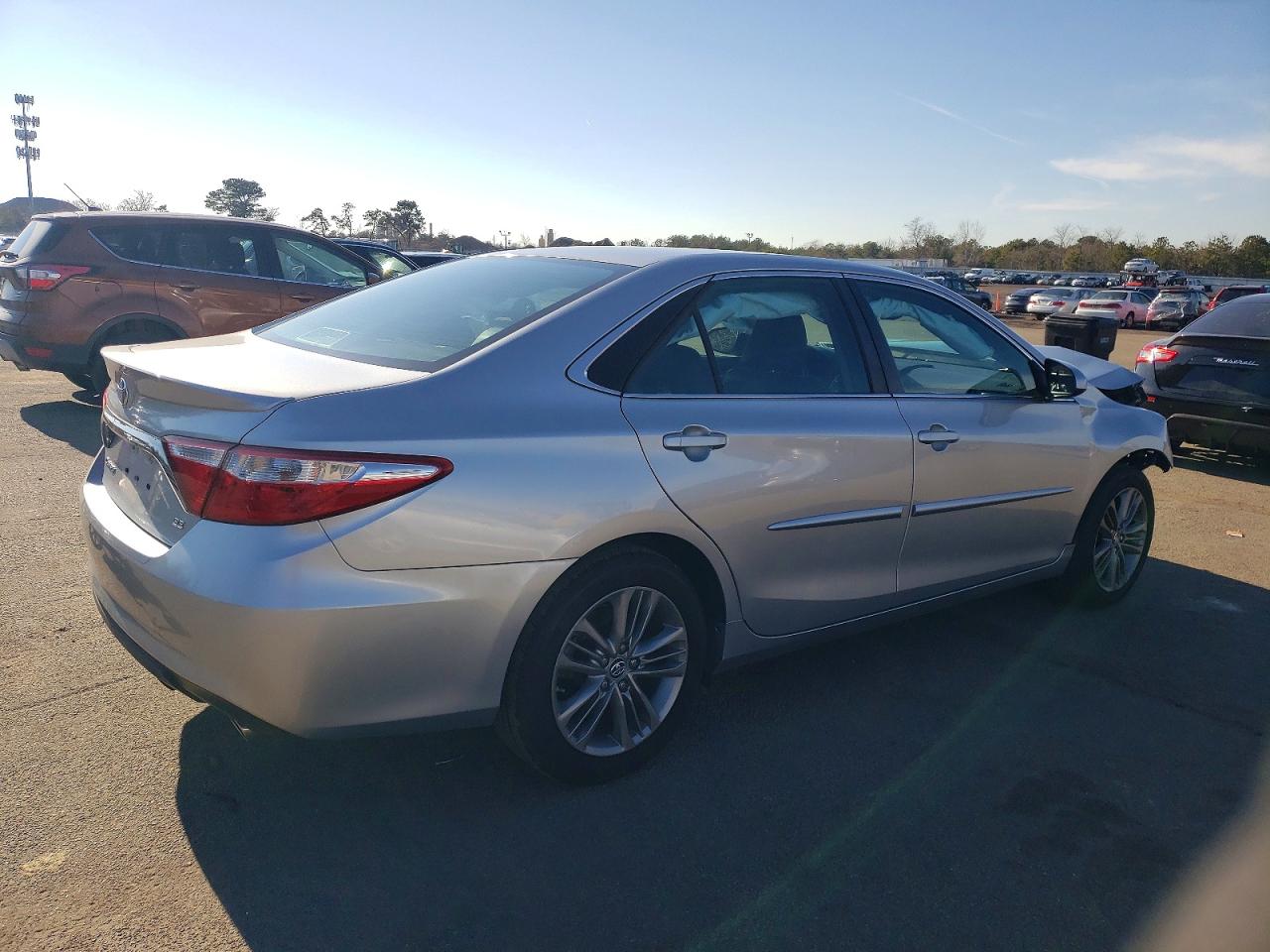 2017 TOYOTA CAMRY LE photo 3