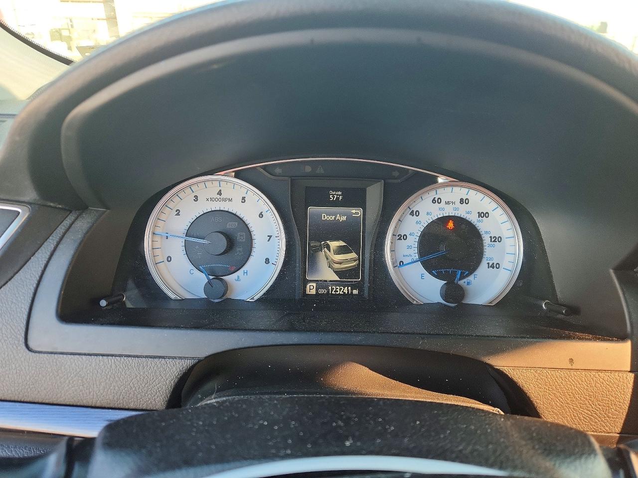 2016 TOYOTA CAMRY LE photo 9