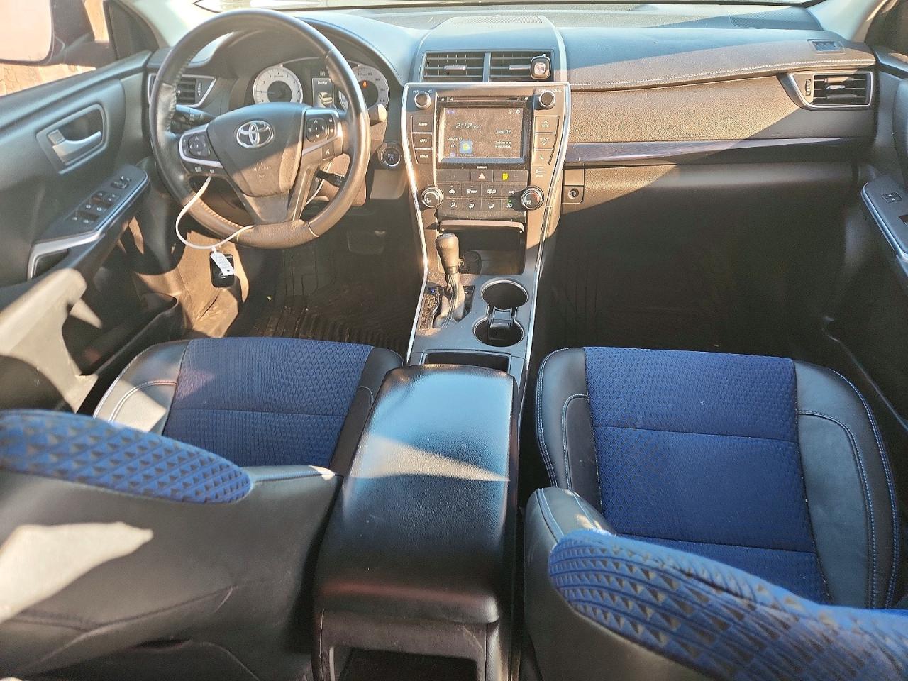 2016 TOYOTA CAMRY LE photo 8