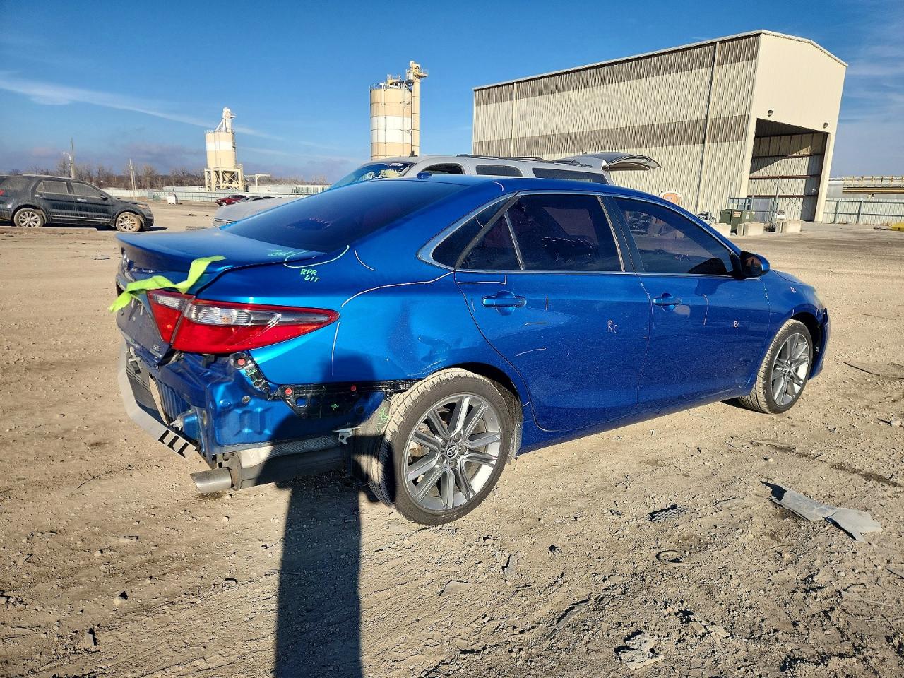 2016 TOYOTA CAMRY LE photo 3