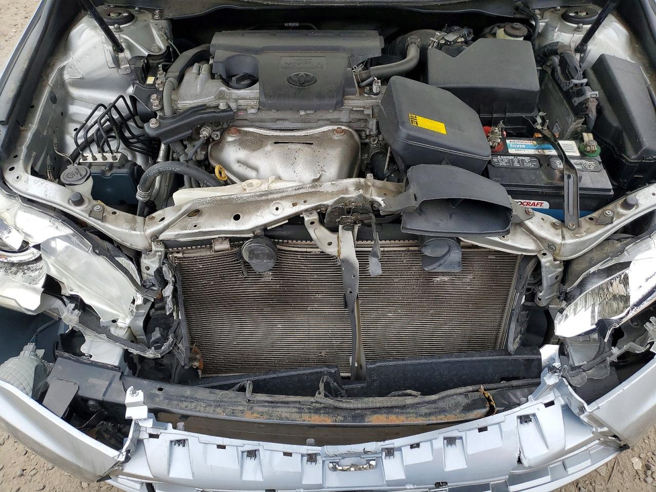 2015 TOYOTA CAMRY LE photo 11
