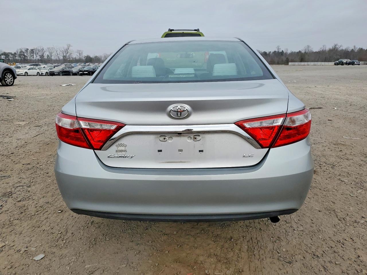 2015 TOYOTA CAMRY LE photo 6