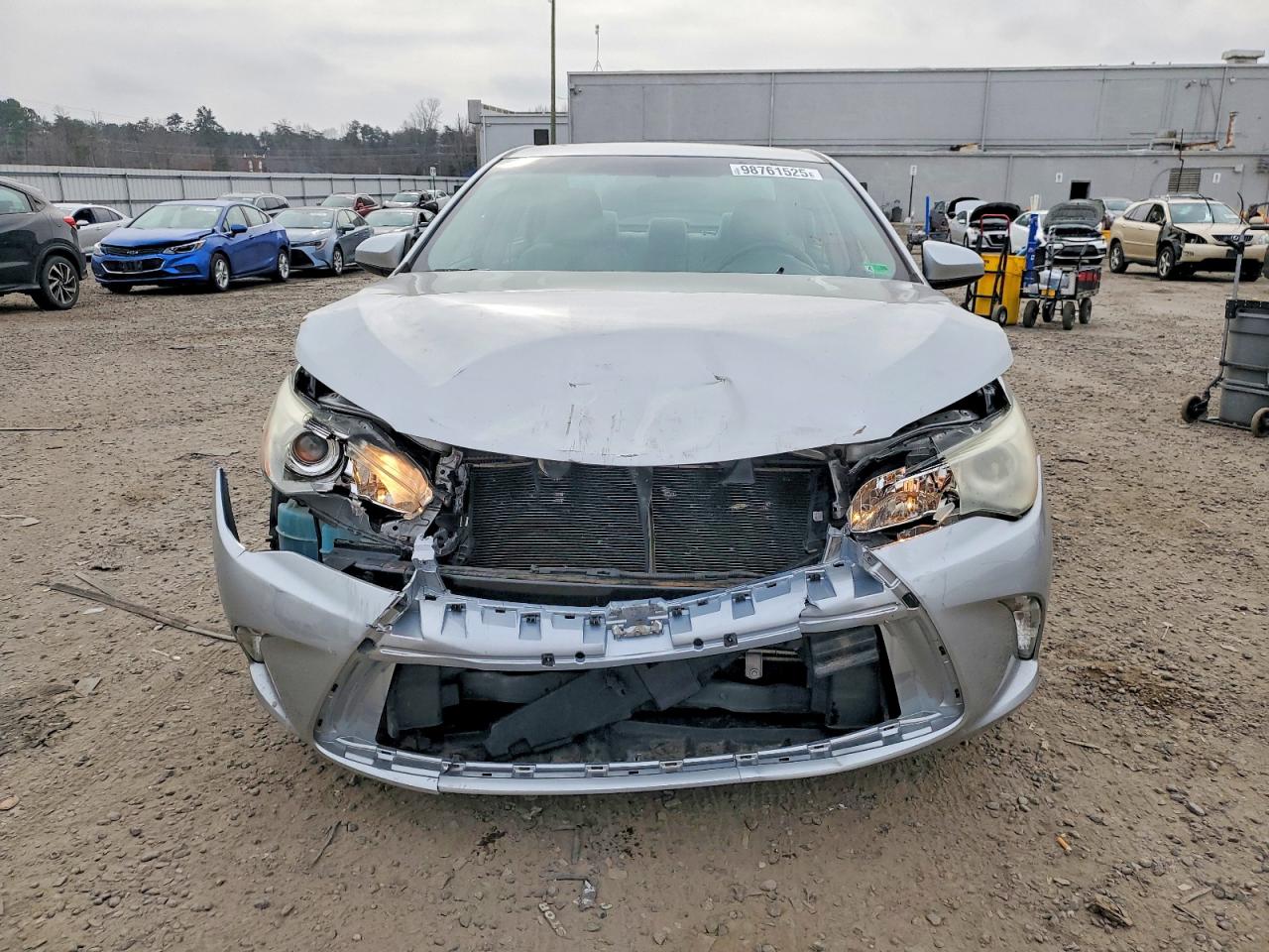 2015 TOYOTA CAMRY LE photo 5
