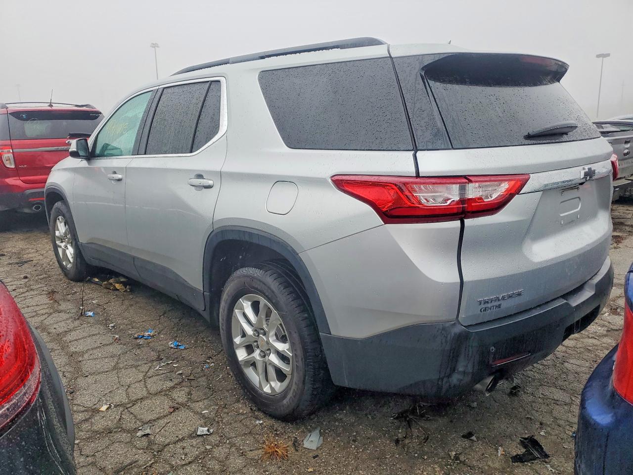 2019 CHEVROLET TRAVERSE LT photo 2