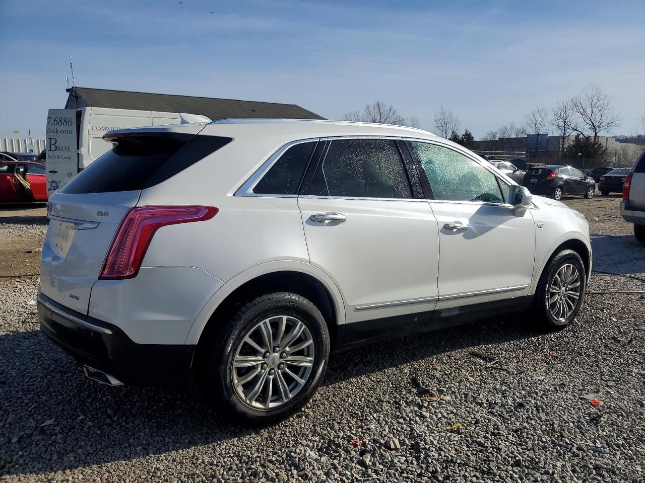 2017 CADILLAC XT5 LUXURY photo 3