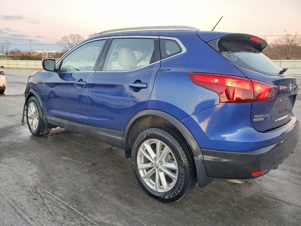 2018 NISSAN ROGUE SPORT S photo 2