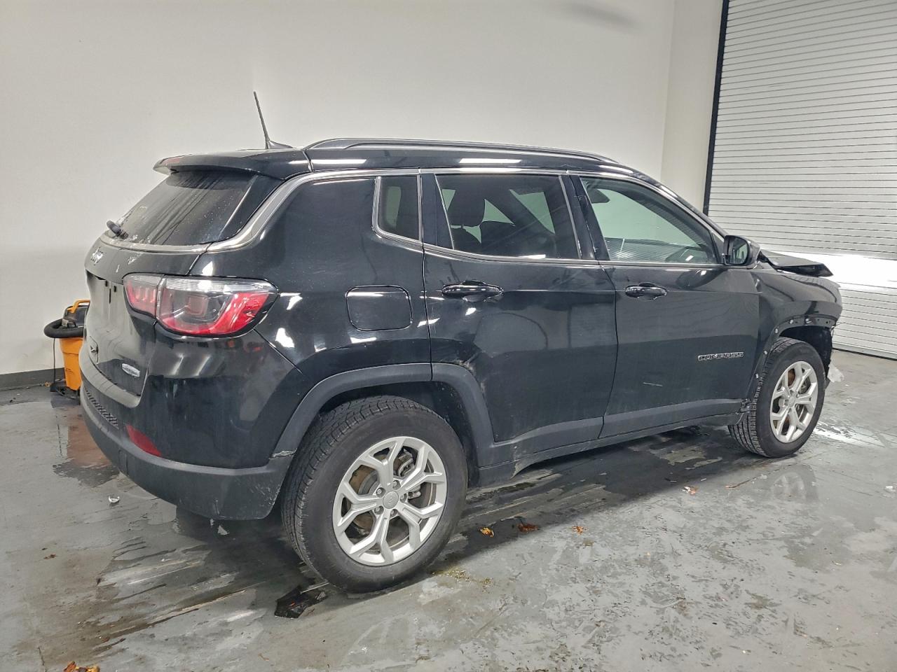 2024 JEEP COMPASS LATITUDE photo 3
