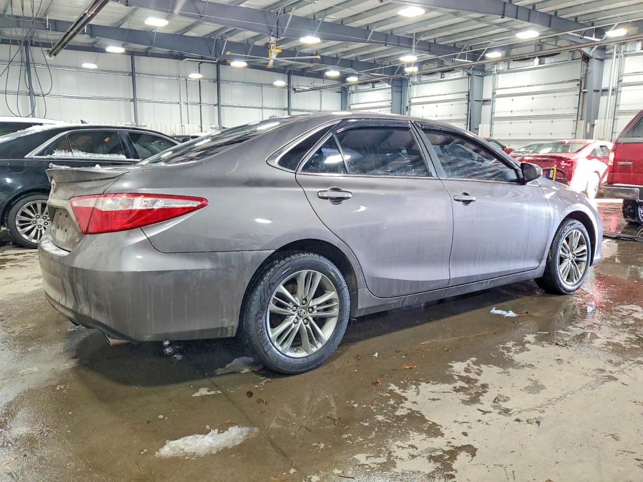 2017 TOYOTA CAMRY SE photo 3