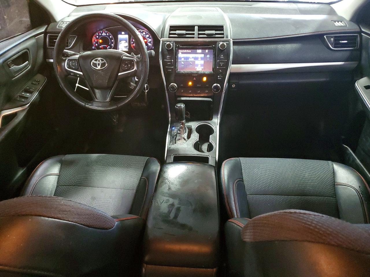 2017 TOYOTA CAMRY SE photo 8