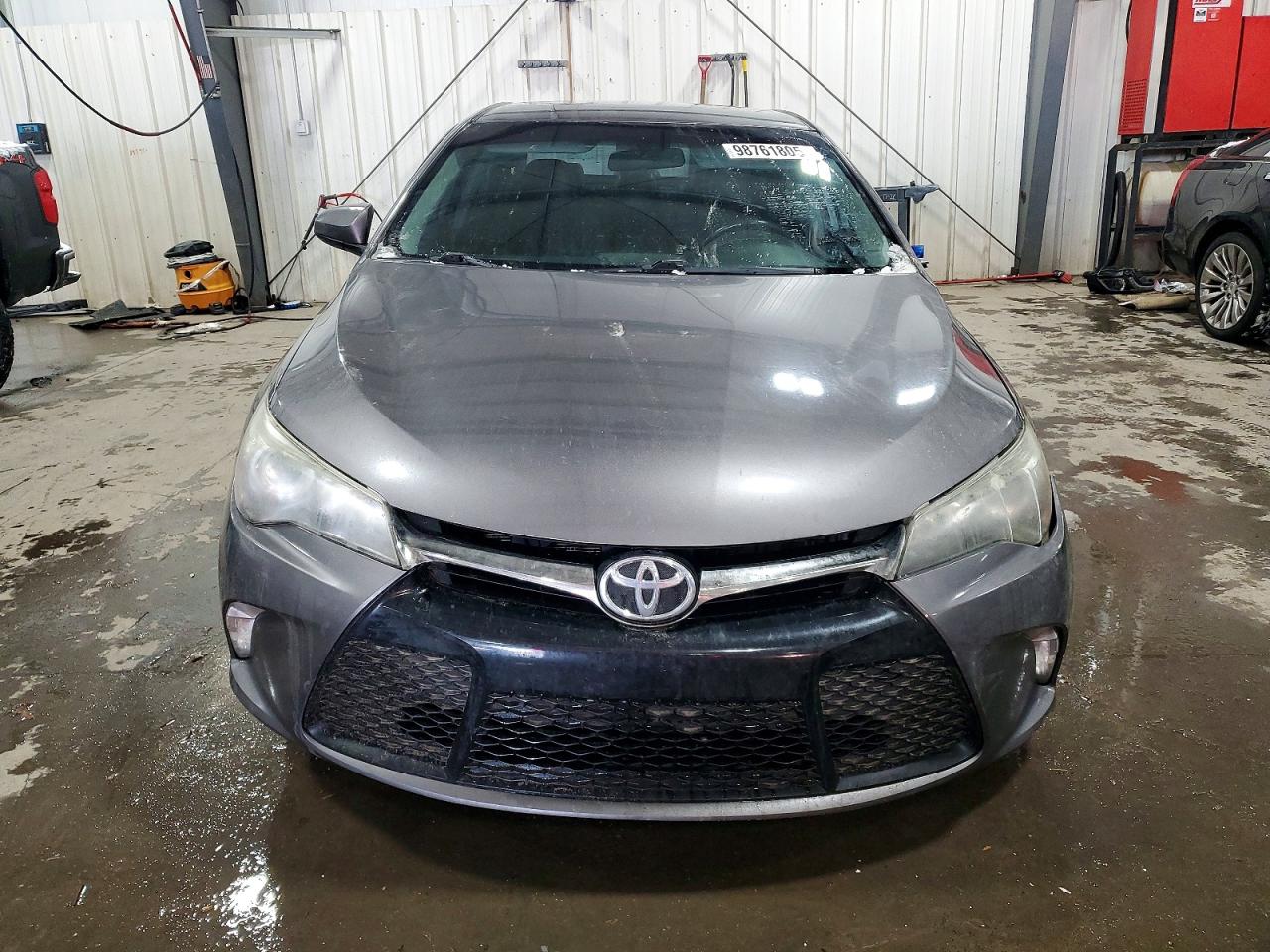 2017 TOYOTA CAMRY SE photo 5