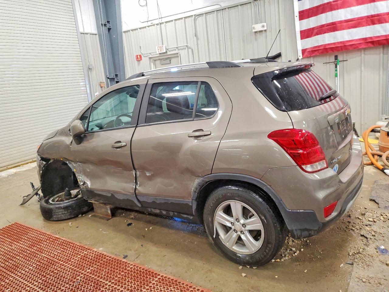 2021 CHEVROLET TRAX 1LT photo 2