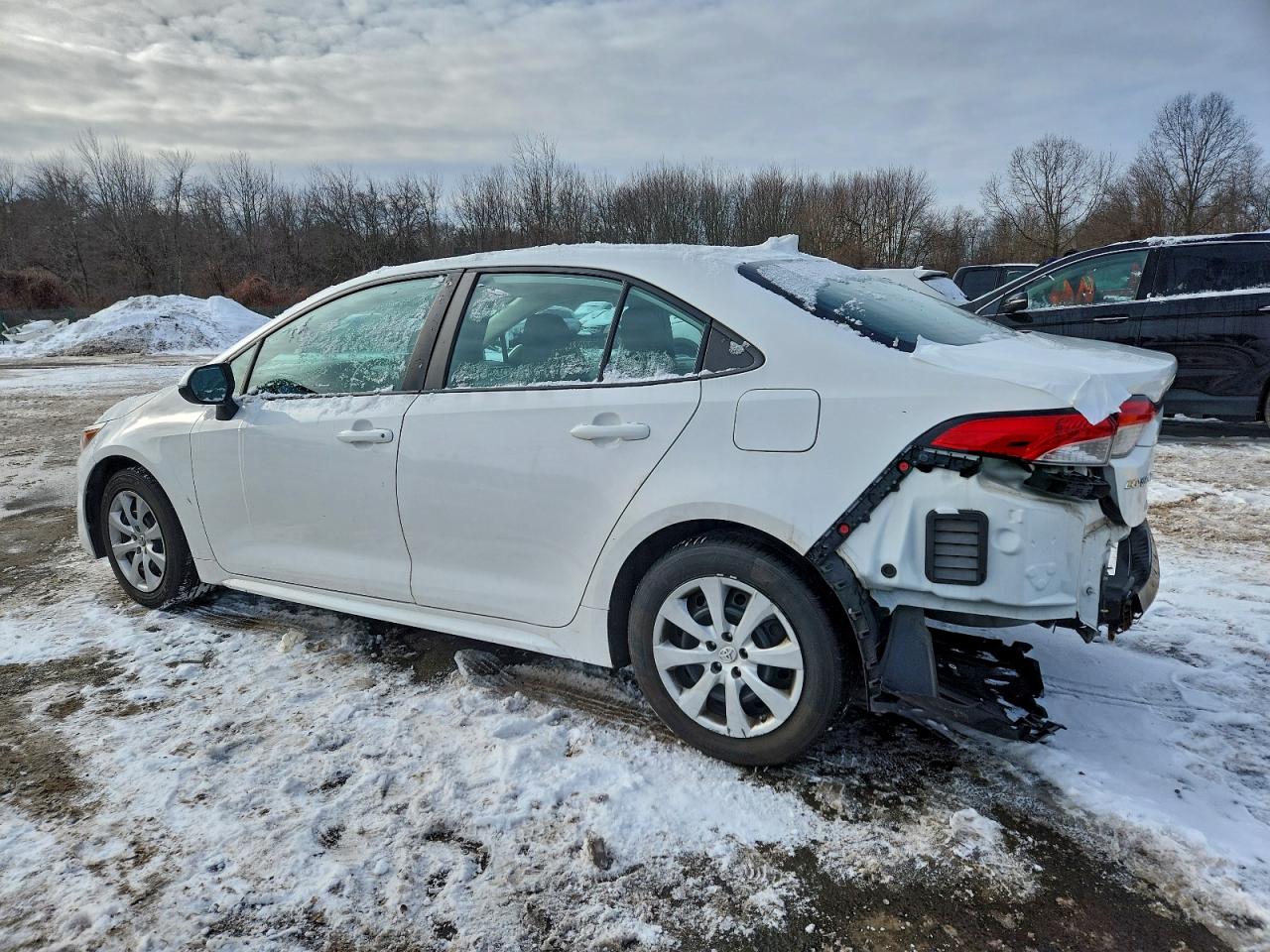 2021 TOYOTA COROLLA LE photo 2