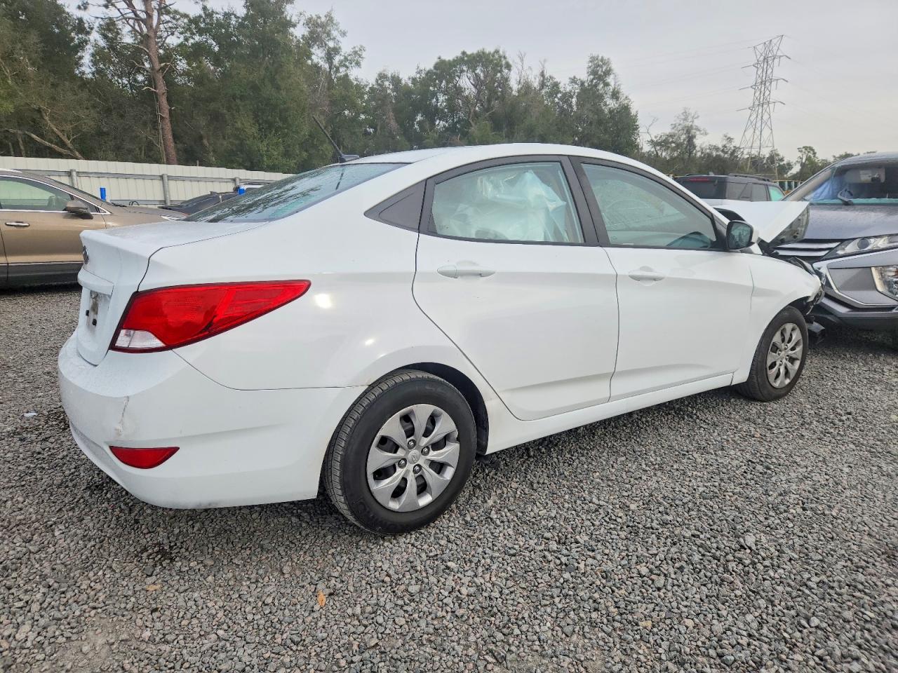 2017 HYUNDAI ACCENT SE photo 3