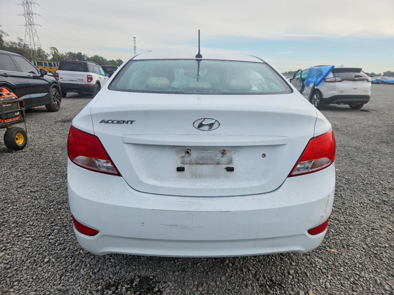 2017 HYUNDAI ACCENT SE photo 6