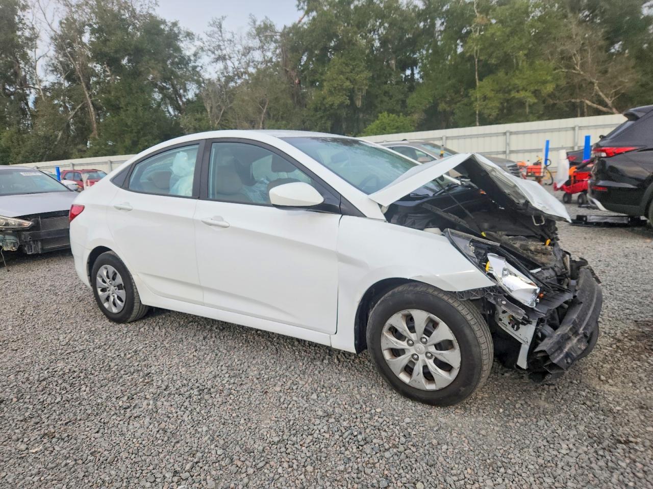2017 HYUNDAI ACCENT SE photo 4