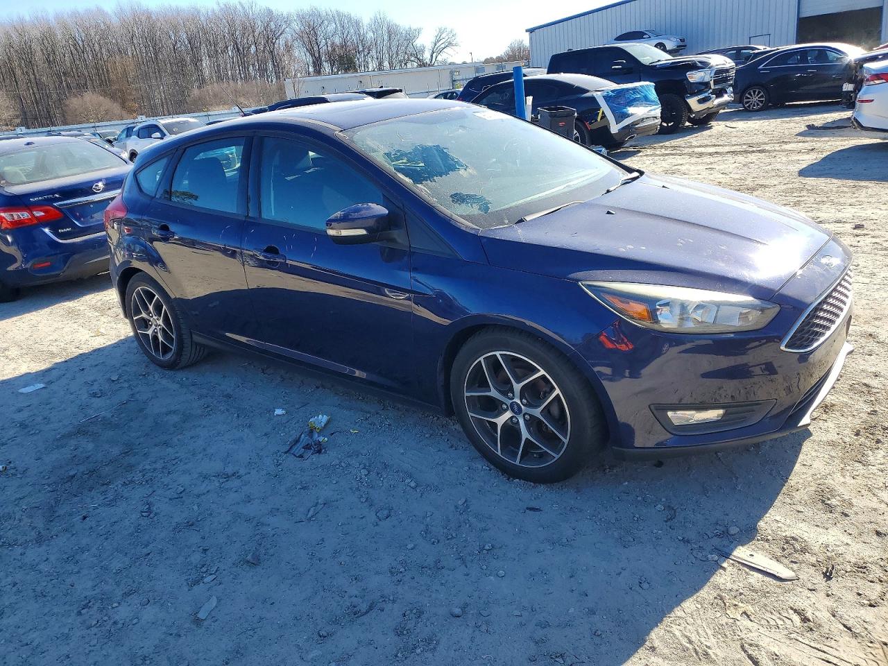 2017 FORD FOCUS SEL photo 4