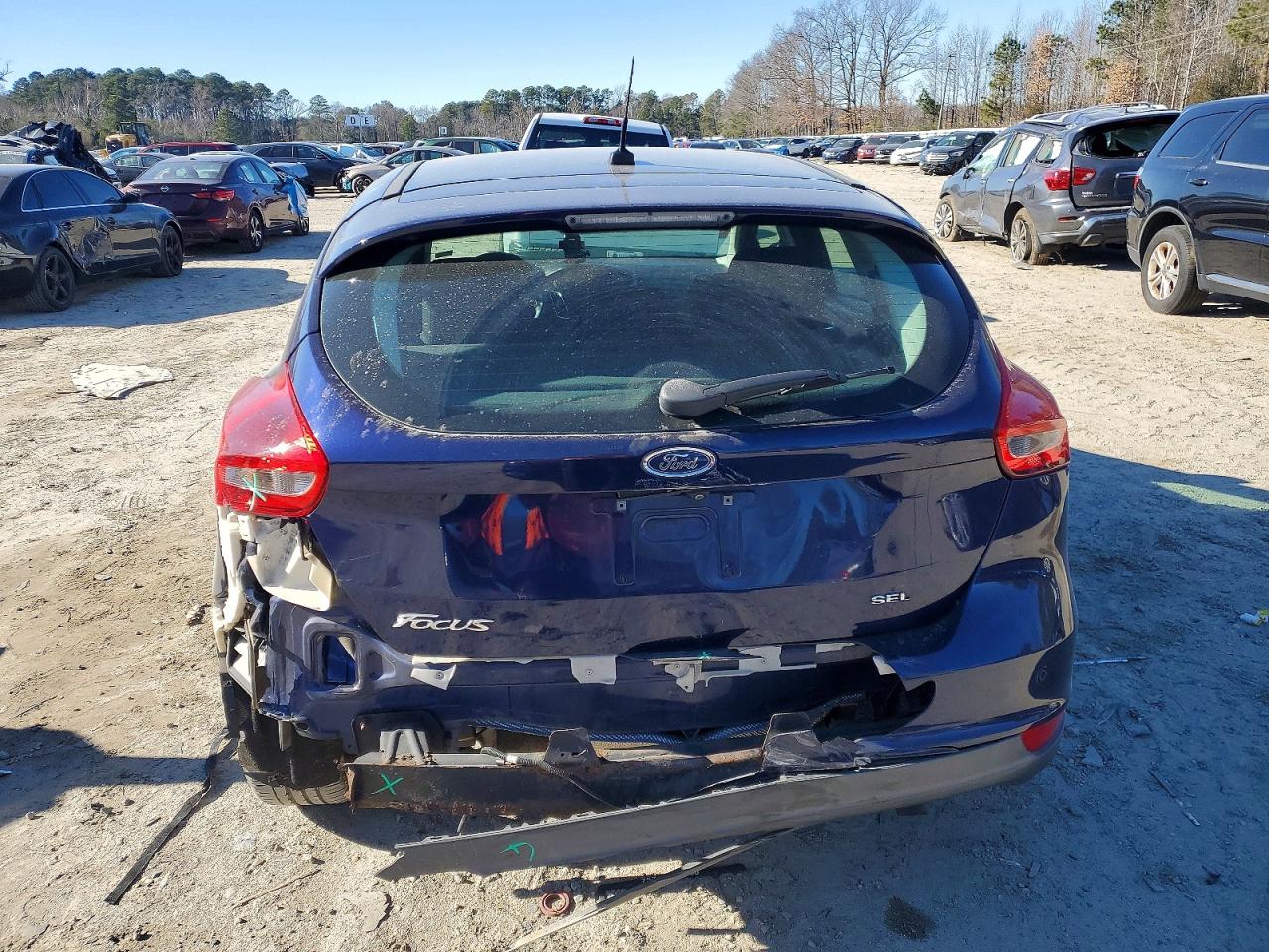 2017 FORD FOCUS SEL photo 6