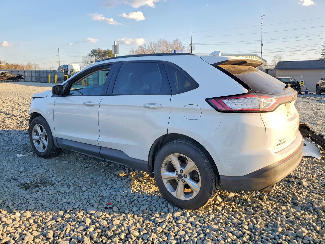 2016 FORD EDGE SE photo 2