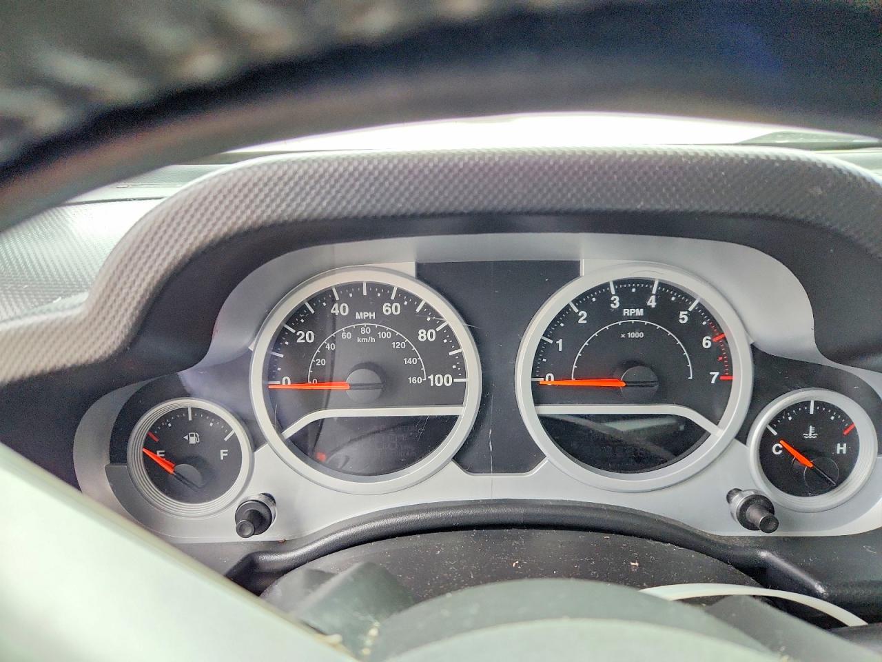 2010 JEEP WRANGLER UNLIMITED SAHARA photo 9