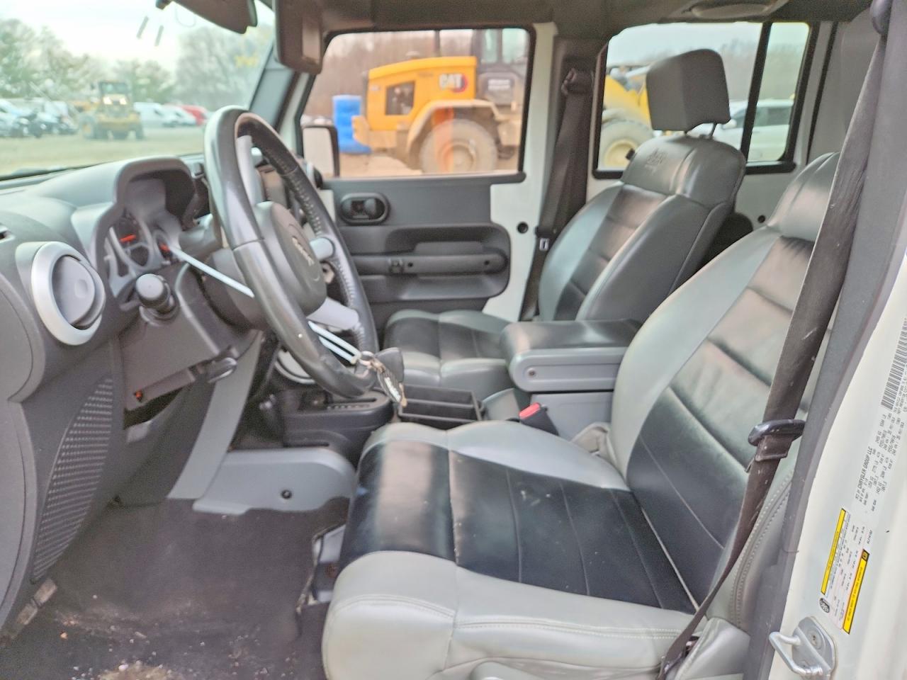 2010 JEEP WRANGLER UNLIMITED SAHARA photo 7