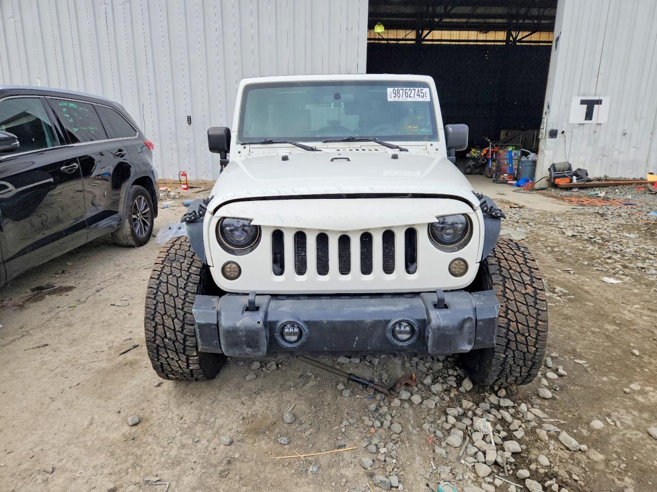 2010 JEEP WRANGLER UNLIMITED SAHARA photo 5