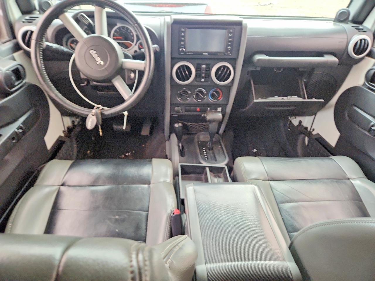 2010 JEEP WRANGLER UNLIMITED SAHARA photo 8