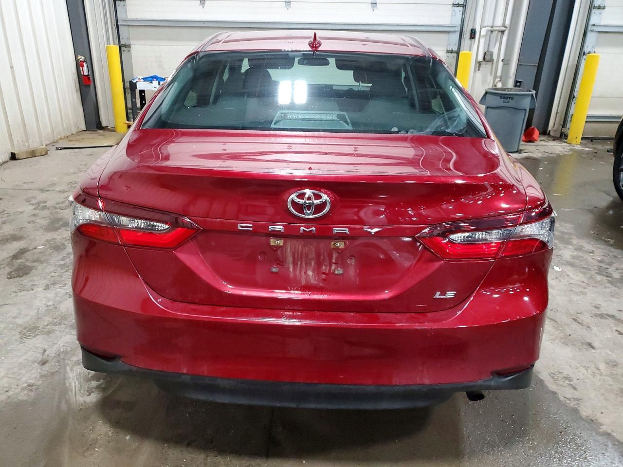 2022 TOYOTA CAMRY LE photo 6