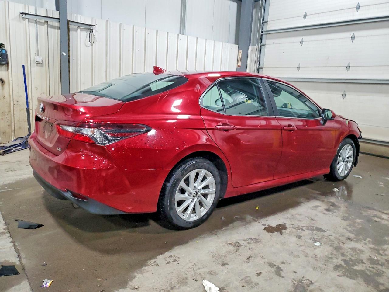 2022 TOYOTA CAMRY LE photo 3