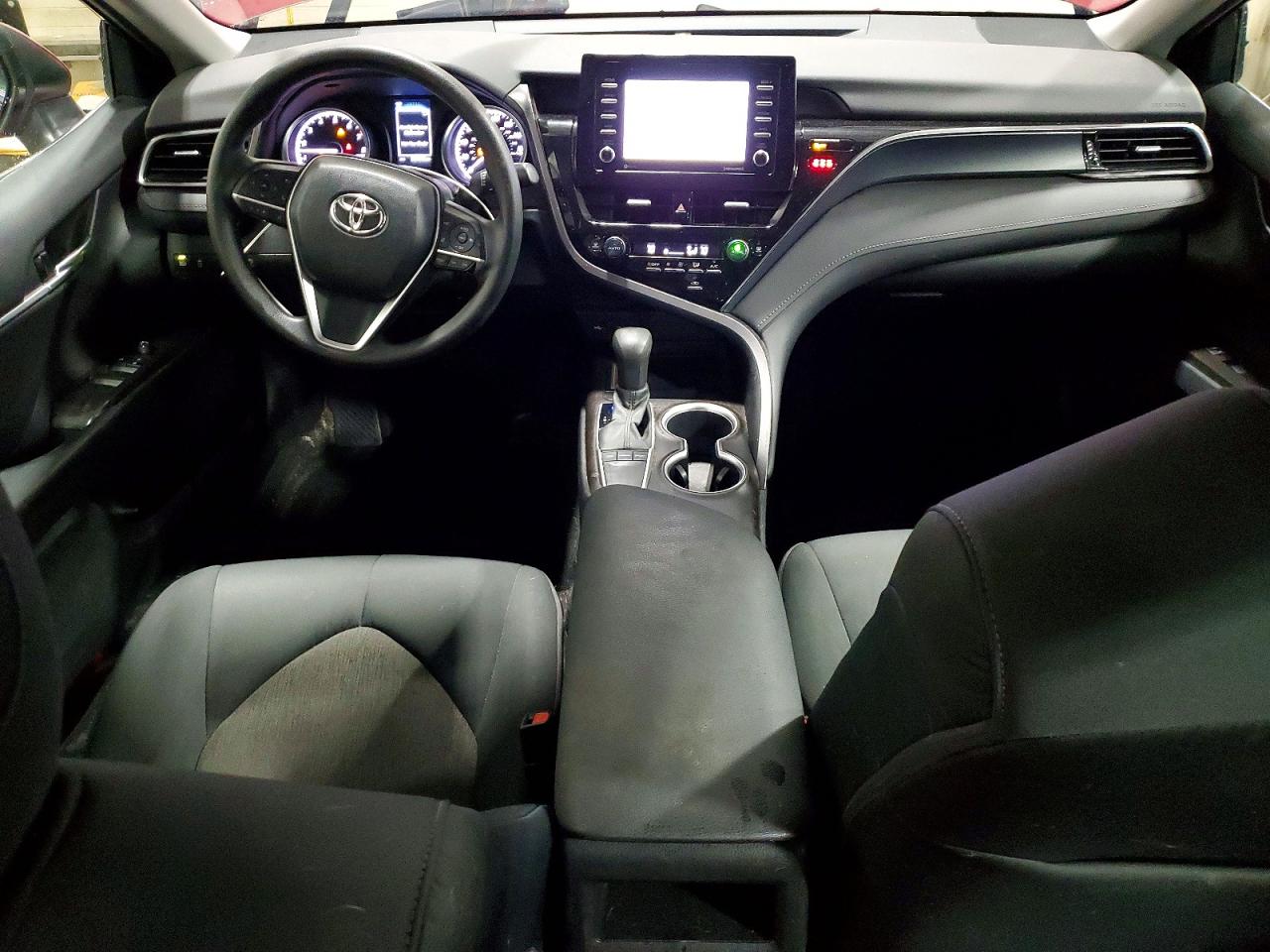 2022 TOYOTA CAMRY LE photo 8