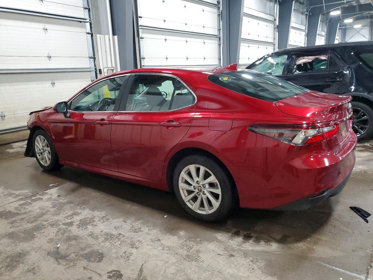 2022 TOYOTA CAMRY LE photo 2