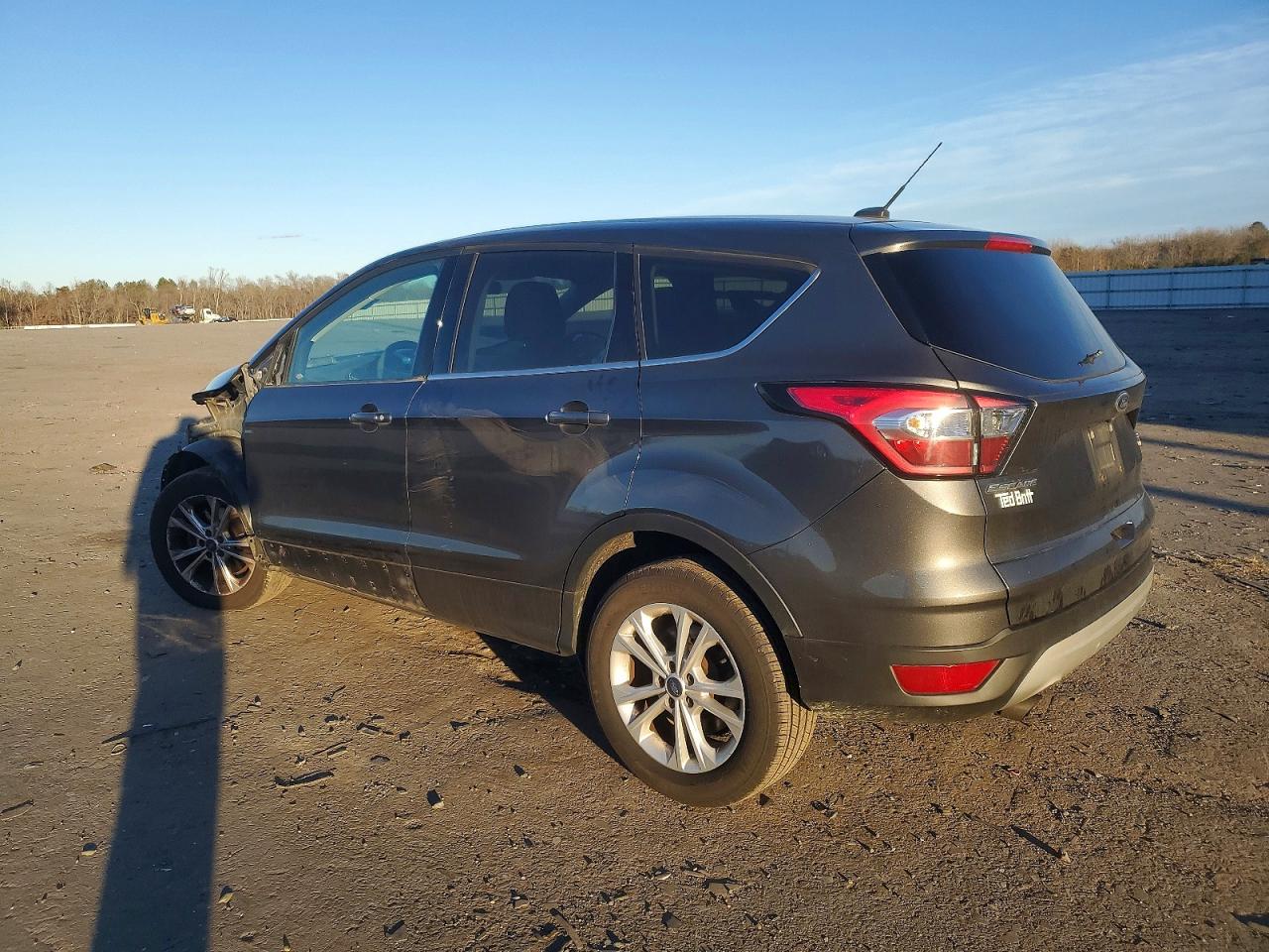 2017 FORD ESCAPE SE photo 2