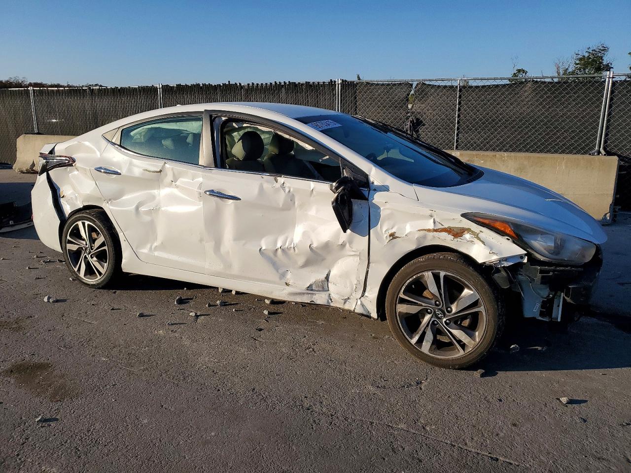 2014 HYUNDAI ELANTRA SE photo 4