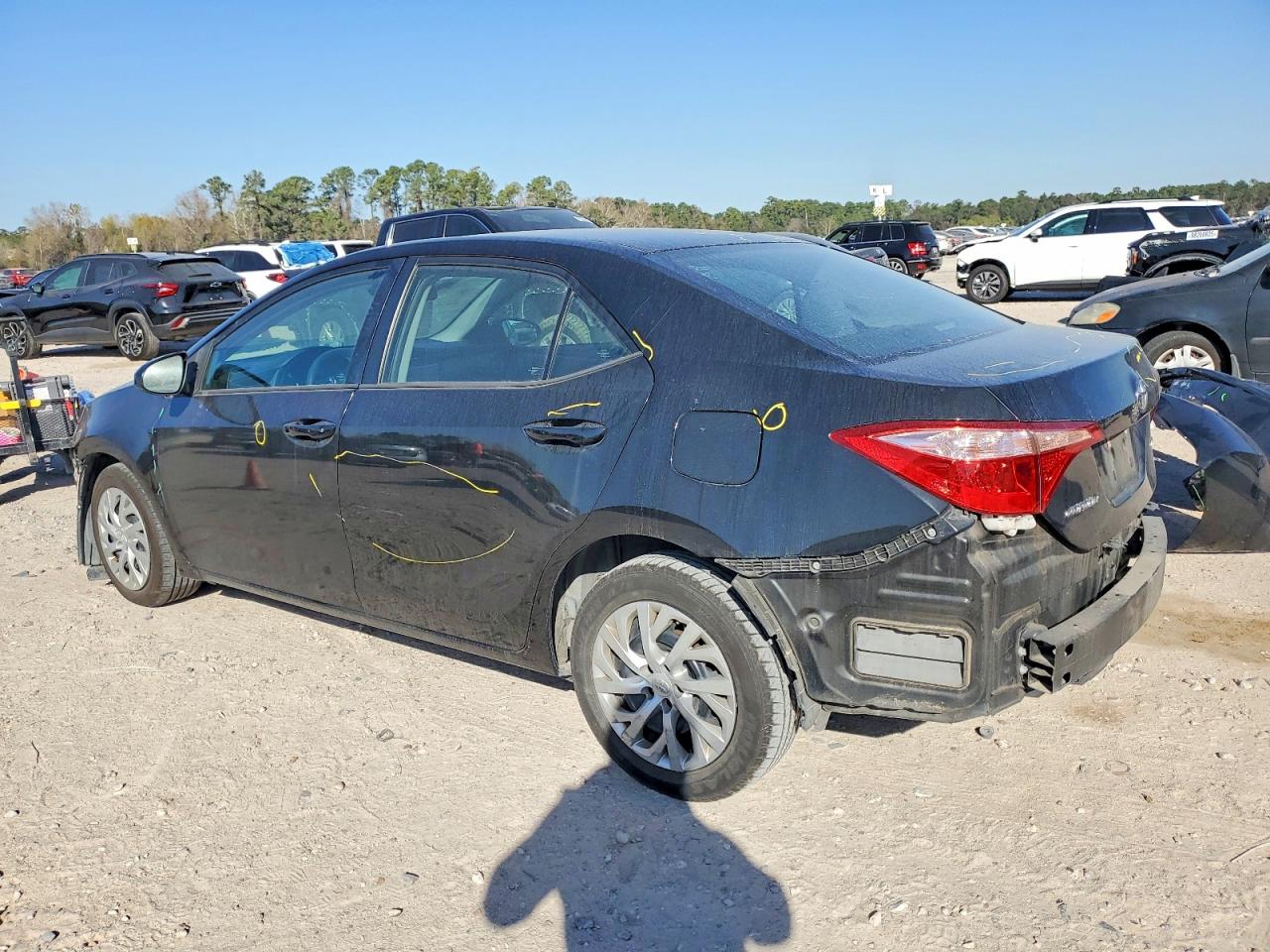 2018 TOYOTA COROLLA L photo 2