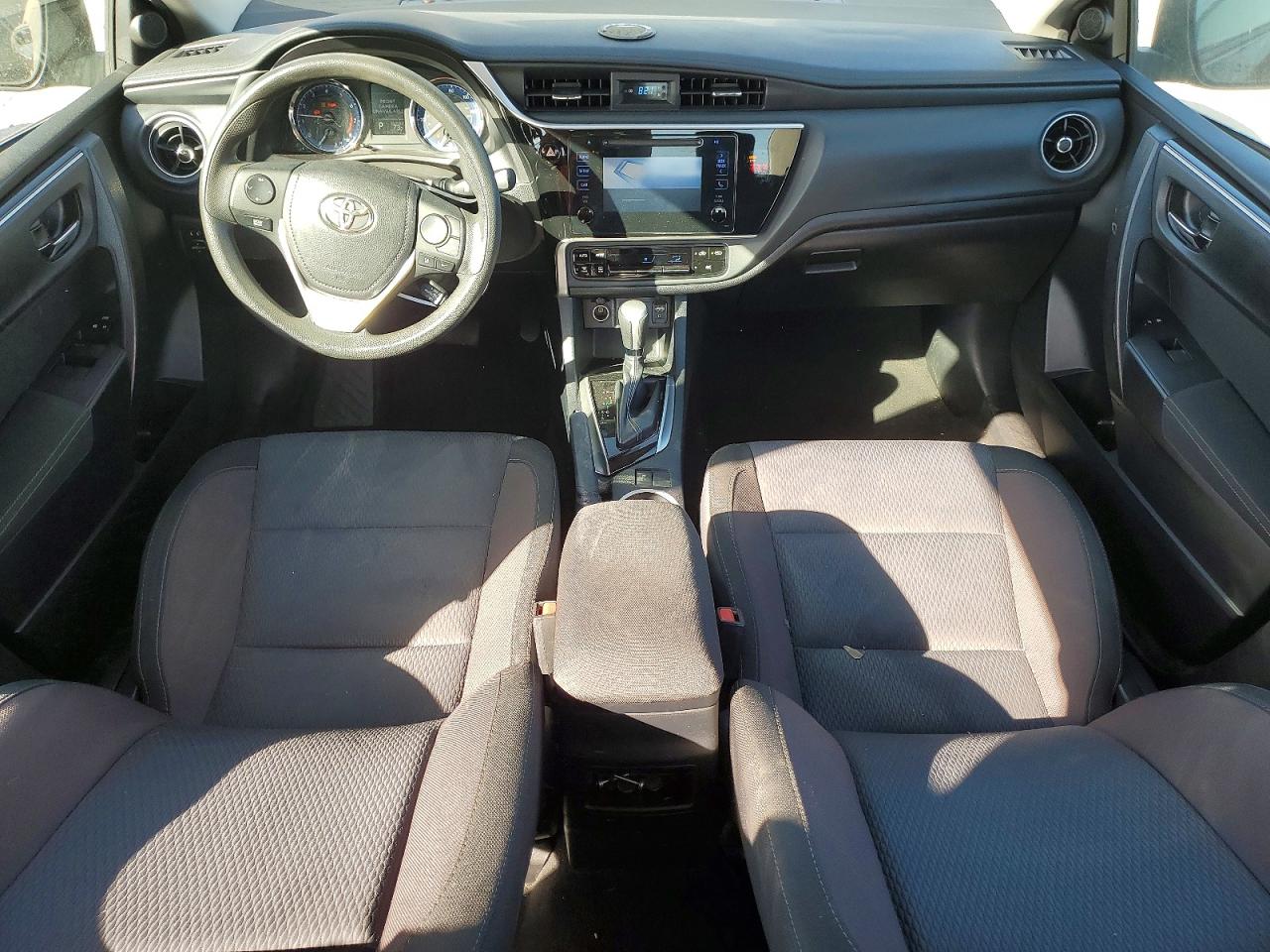 2018 TOYOTA COROLLA L photo 8