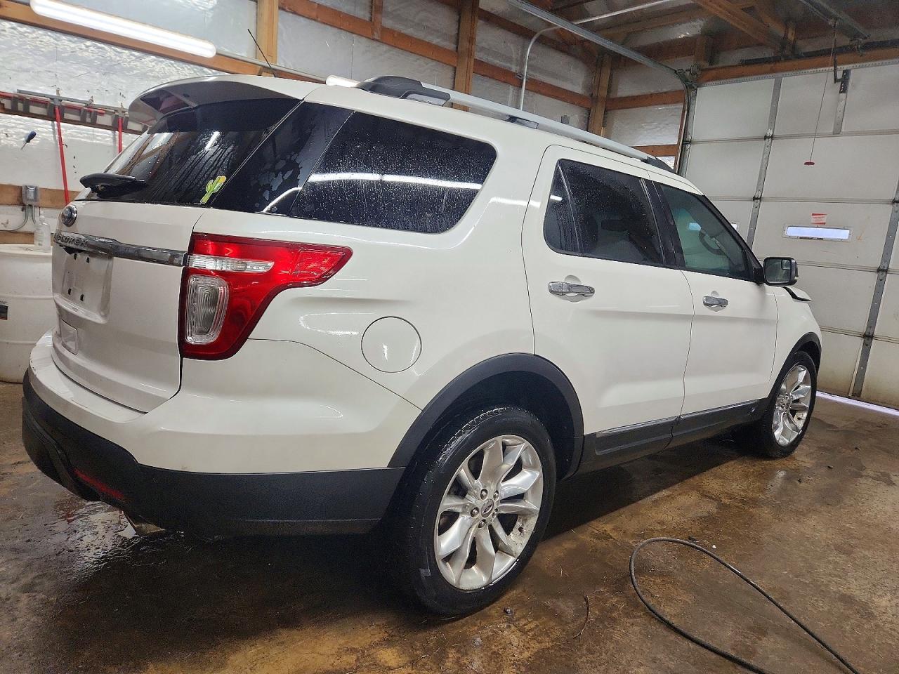 2011 FORD EXPLORER XLT photo 3