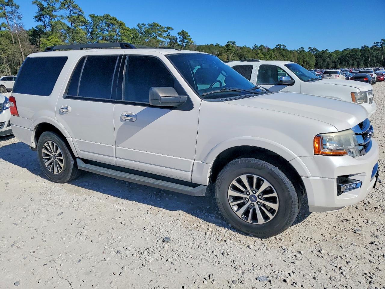 2016 FORD EXPEDITION XLT photo 4