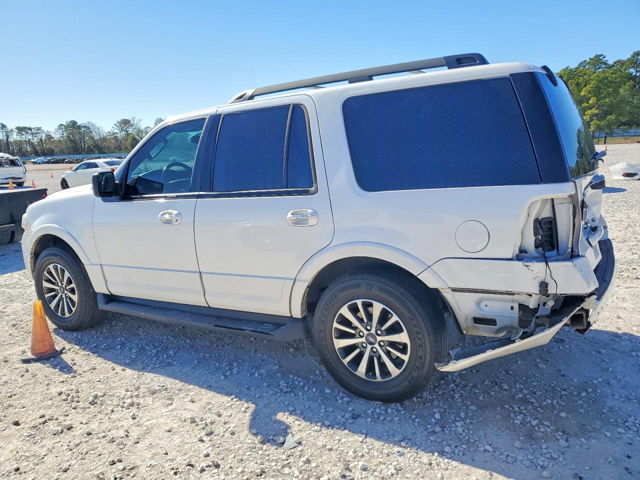 2016 FORD EXPEDITION XLT photo 2